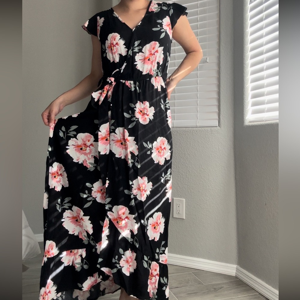 Black And Pink Floral Dress With Pockets! - Picture 4 of 6